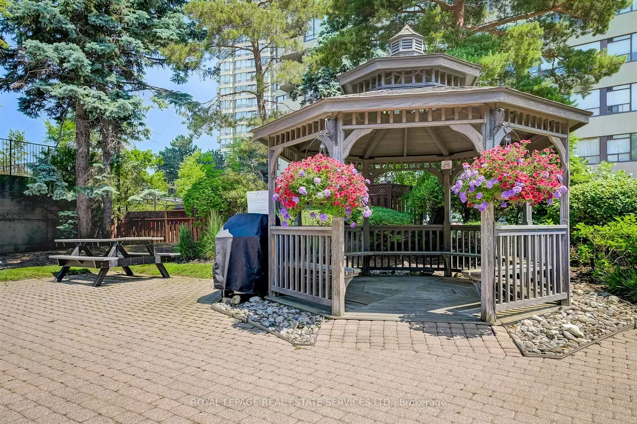 1320, Islington, Islington-City Centre West, Toronto