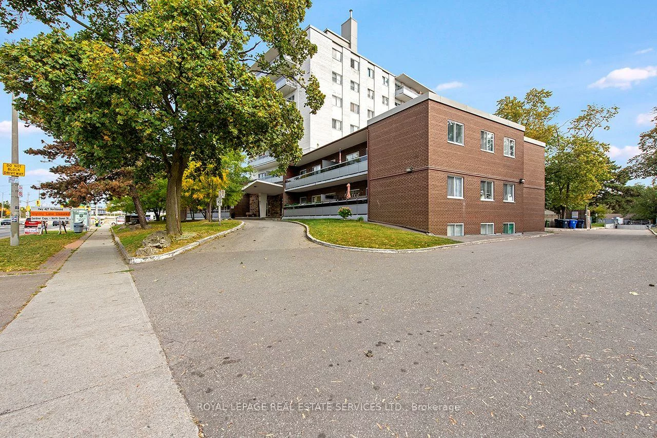 785, Browns, Alderwood, Toronto