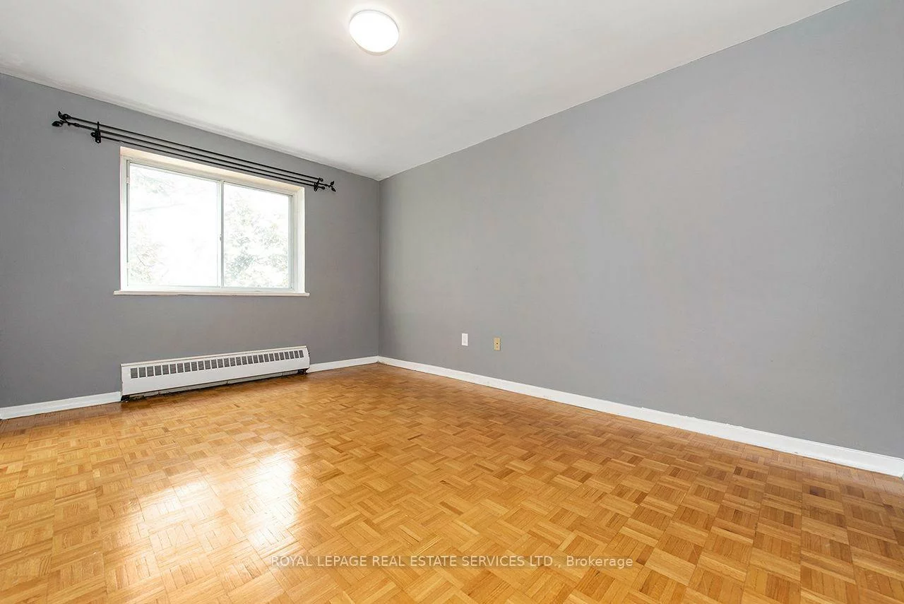 785, Browns, Alderwood, Toronto