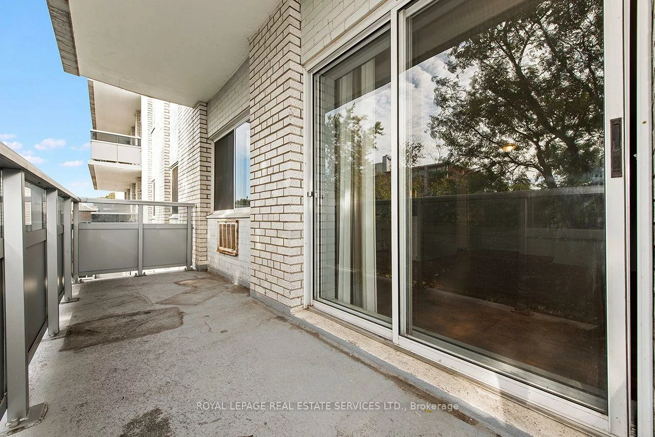 785, Browns, Alderwood, Toronto