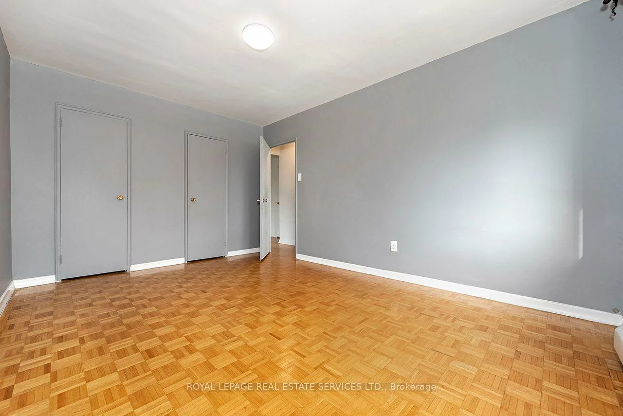 785, Browns, Alderwood, Toronto