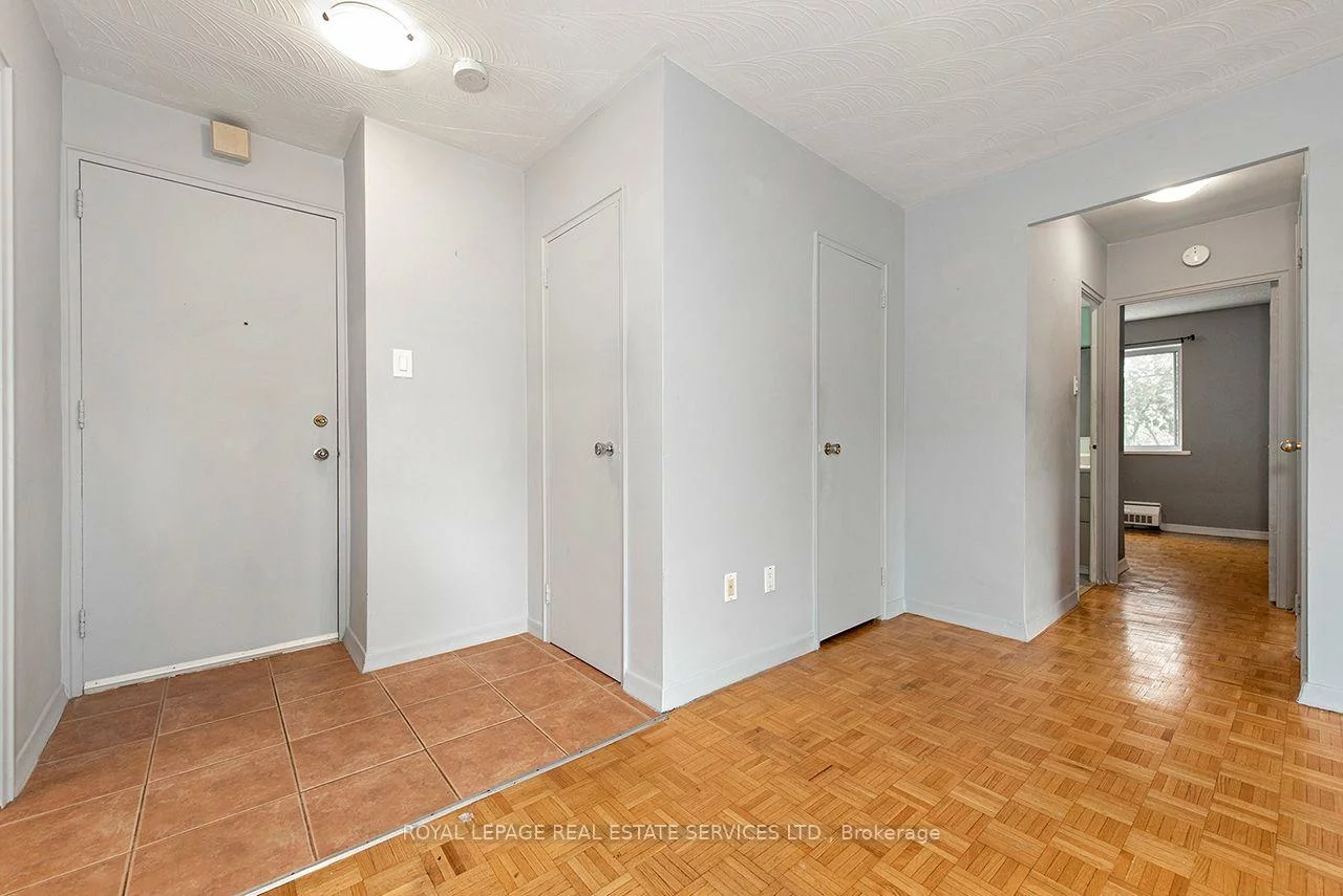785, Browns, Alderwood, Toronto