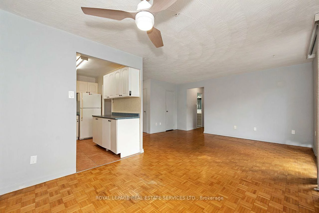 785, Browns, Alderwood, Toronto
