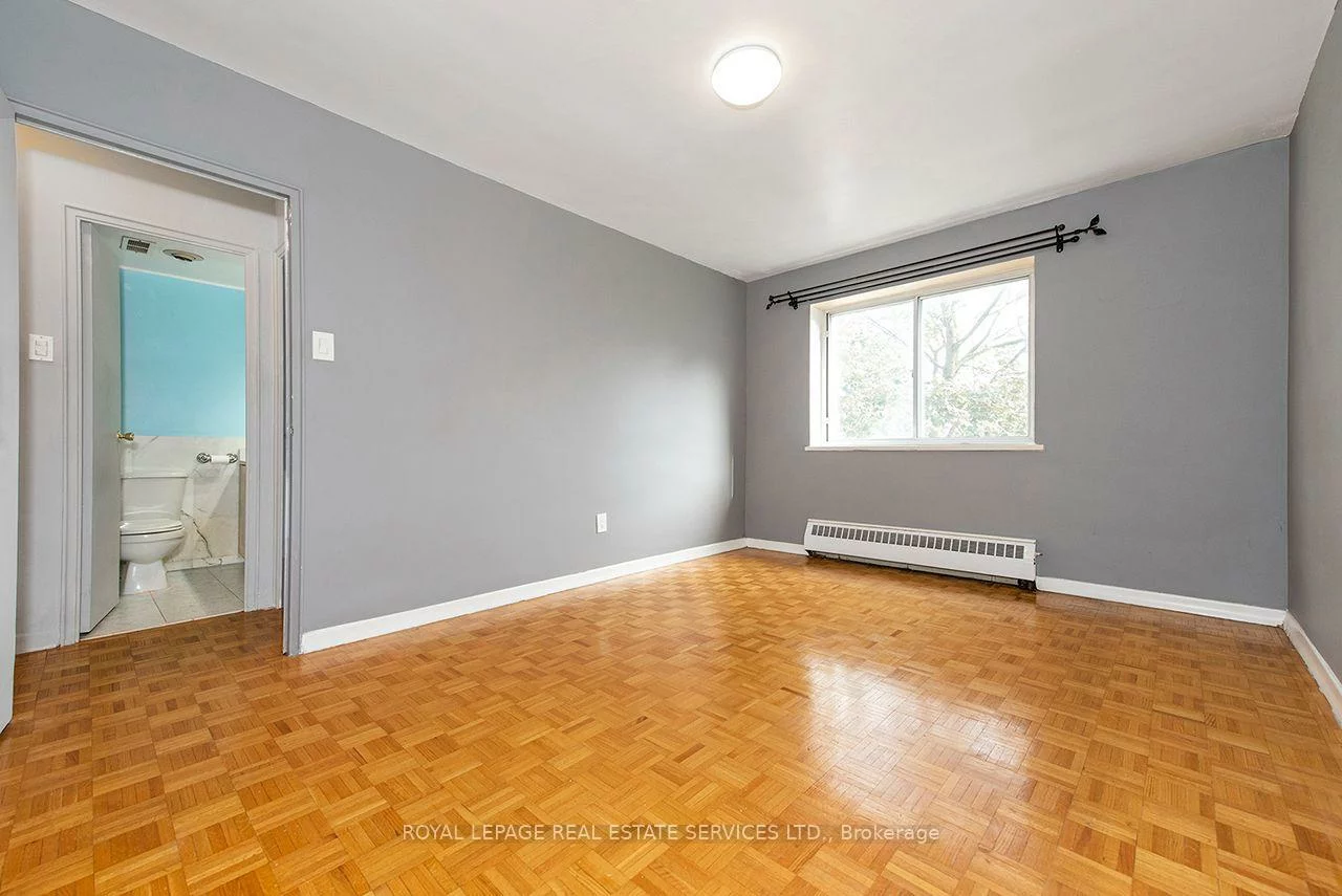 785, Browns, Alderwood, Toronto