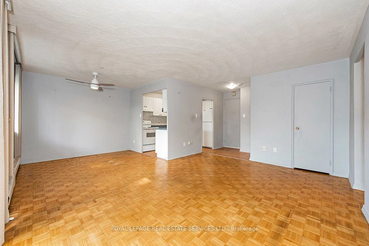 785, Browns, Alderwood, Toronto