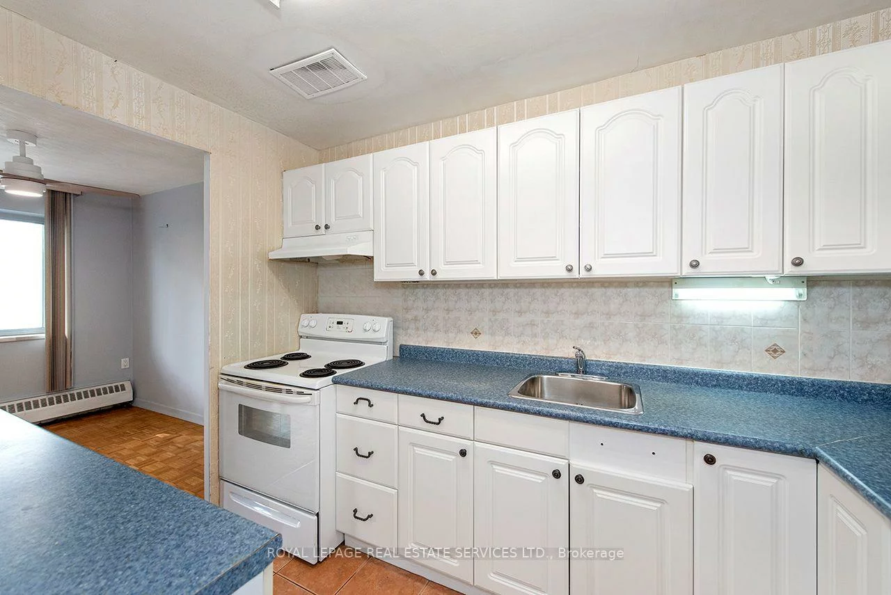785, Browns, Alderwood, Toronto