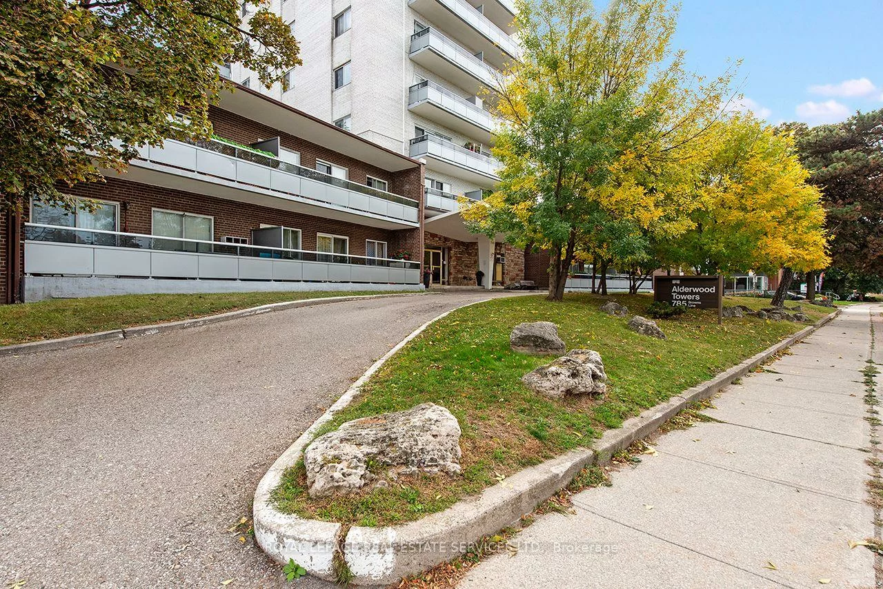 785, Browns, Alderwood, Toronto