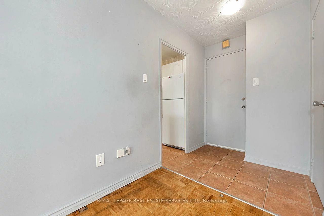 785, Browns, Alderwood, Toronto