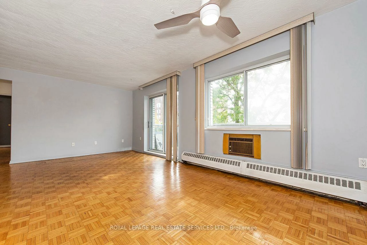 785, Browns, Alderwood, Toronto