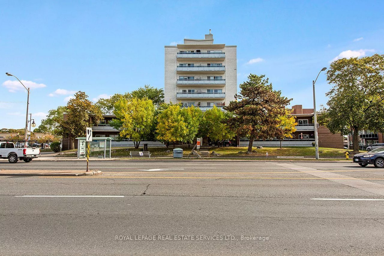 785, Browns, Alderwood, Toronto