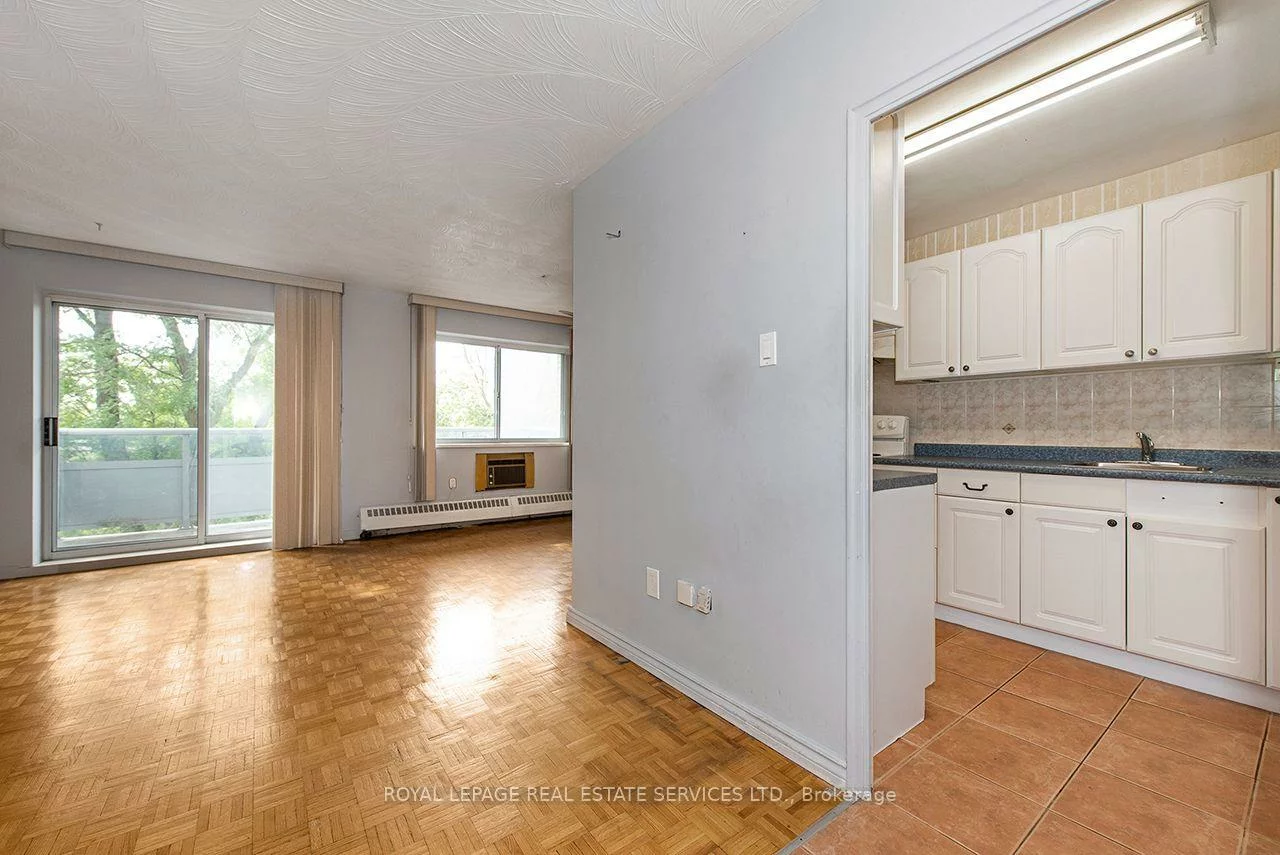 785, Browns, Alderwood, Toronto