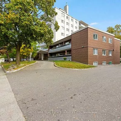 785, Browns, Alderwood, Toronto