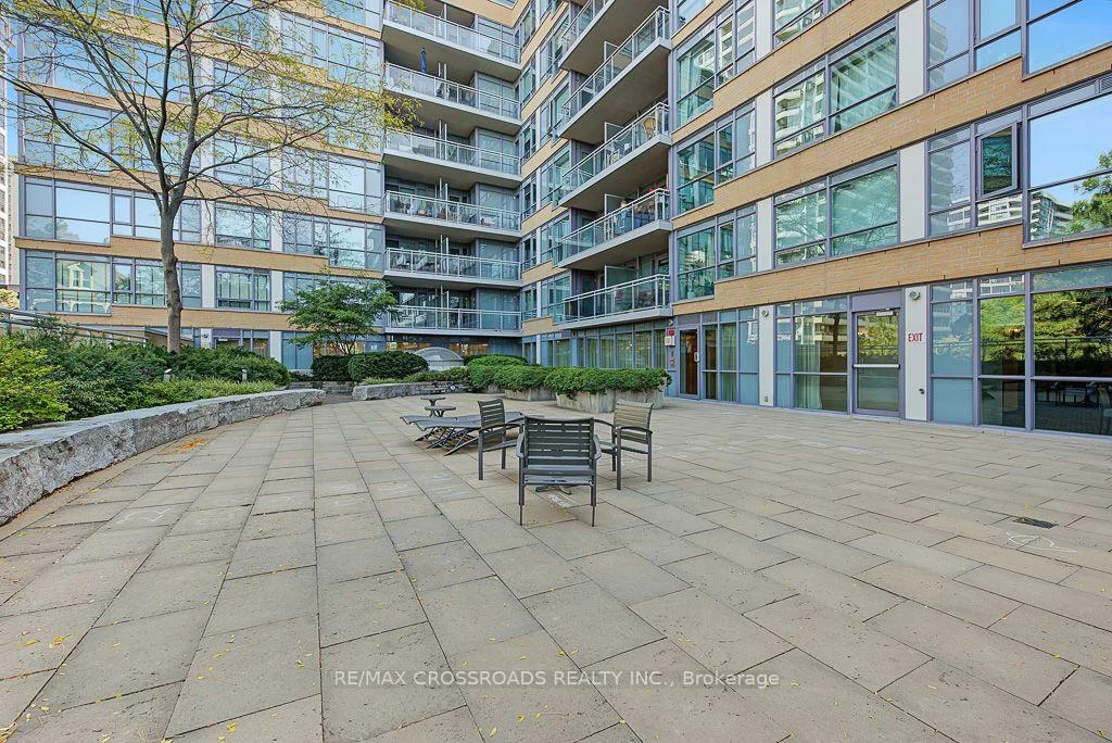 20, Gothic, High Park North, Toronto