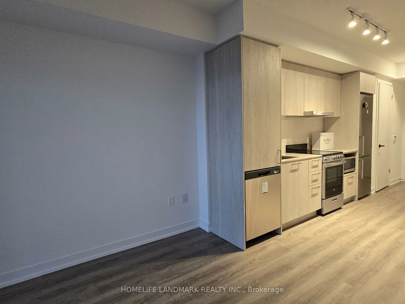 195, Commerce, Vaughan Corporate Centre, Vaughan