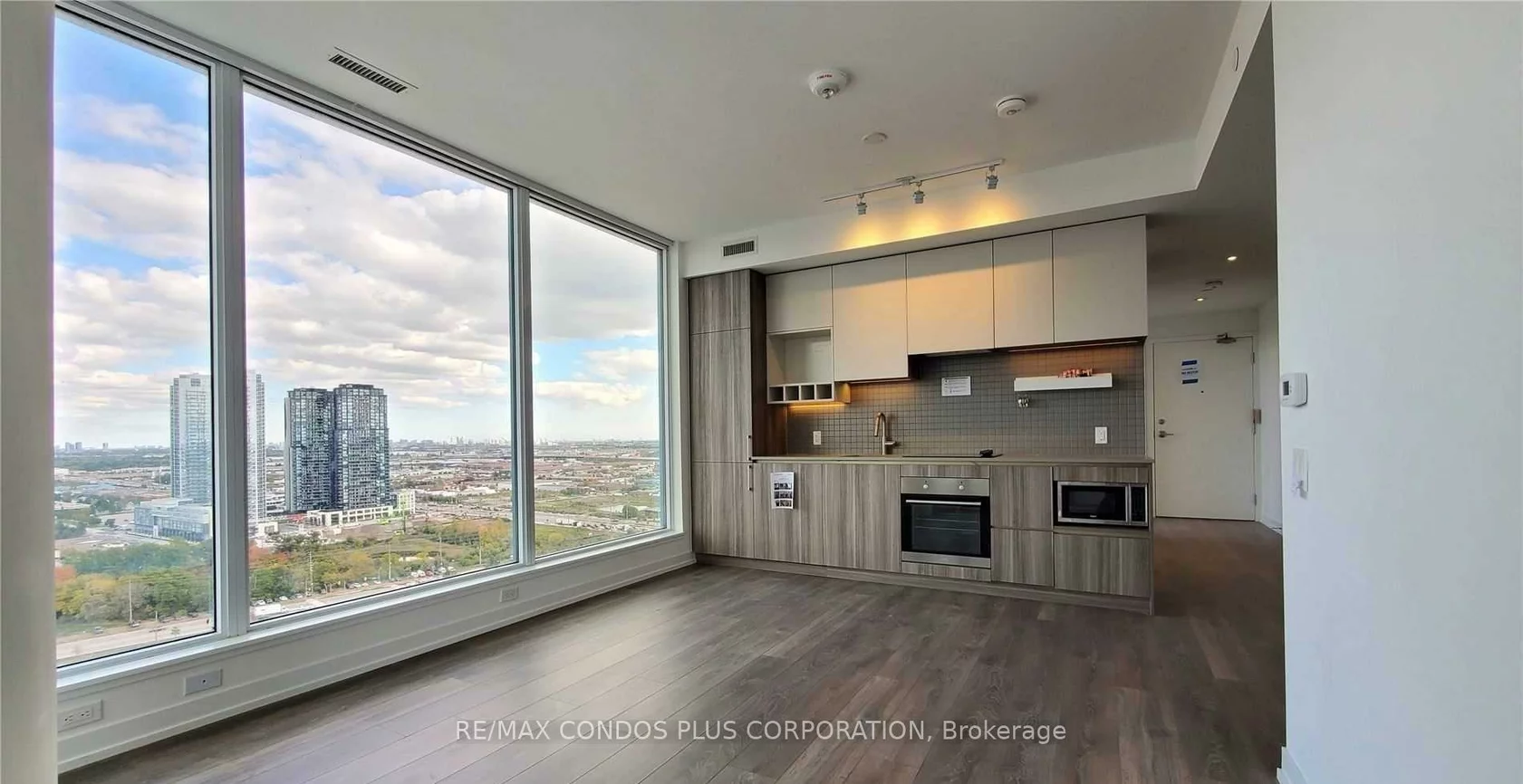 898, Portage, Vaughan Corporate Centre, Vaughan