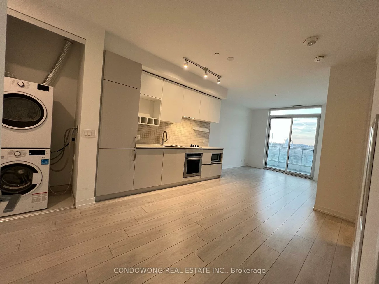 950, Portage, Vaughan Corporate Centre, Vaughan