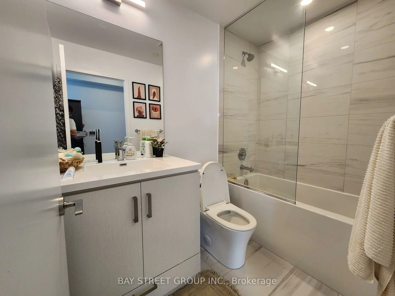 38, Honeycrisp, Vaughan Corporate Centre, Vaughan