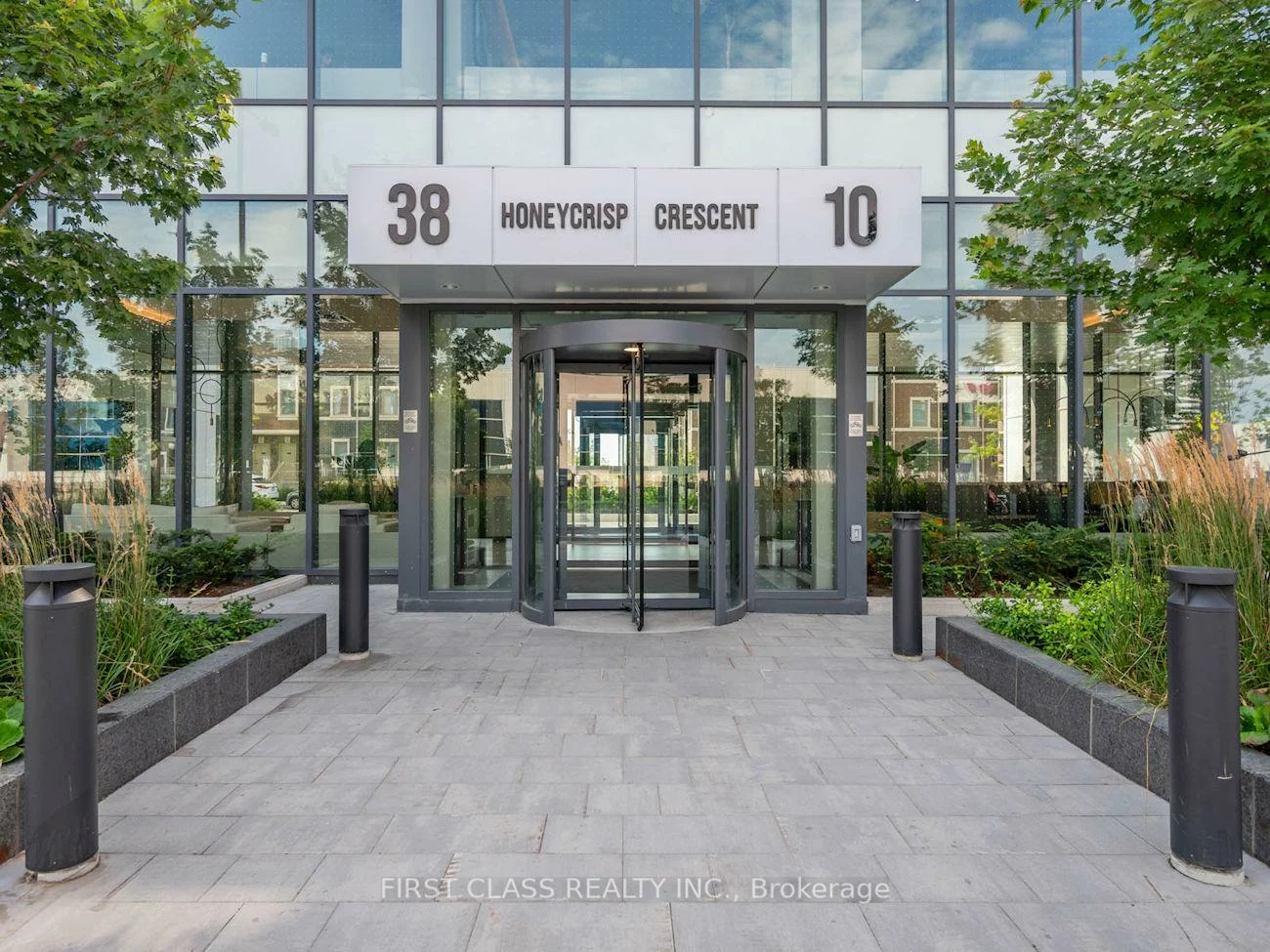 38, Honeycrisp, Vaughan Corporate Centre, Vaughan
