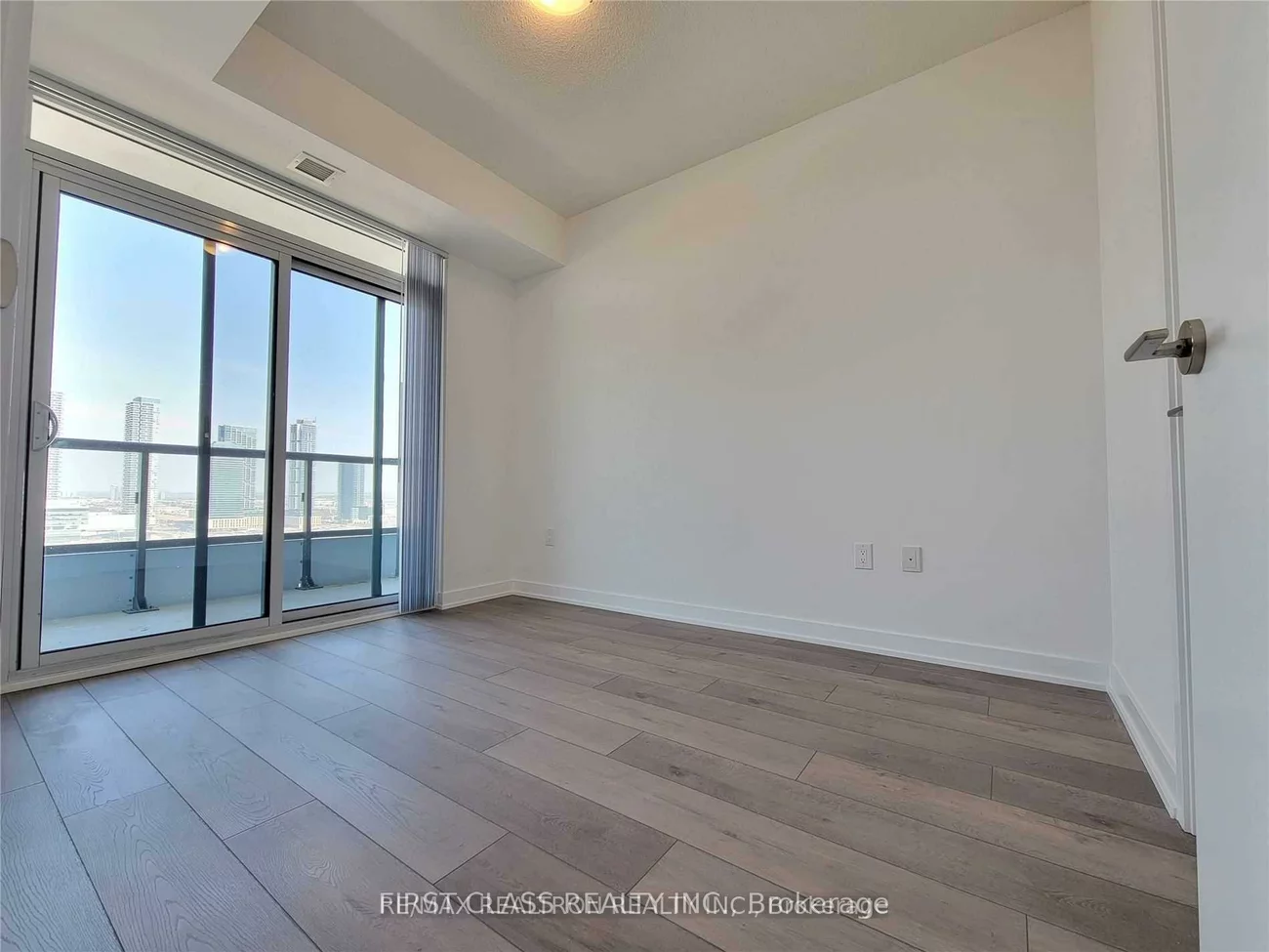 38, Honeycrisp, Vaughan Corporate Centre, Vaughan