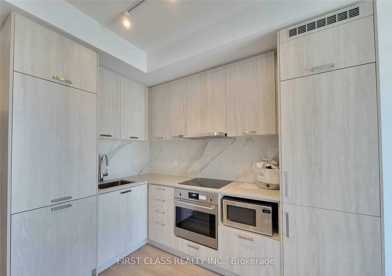 38, Honeycrisp, Vaughan Corporate Centre, Vaughan