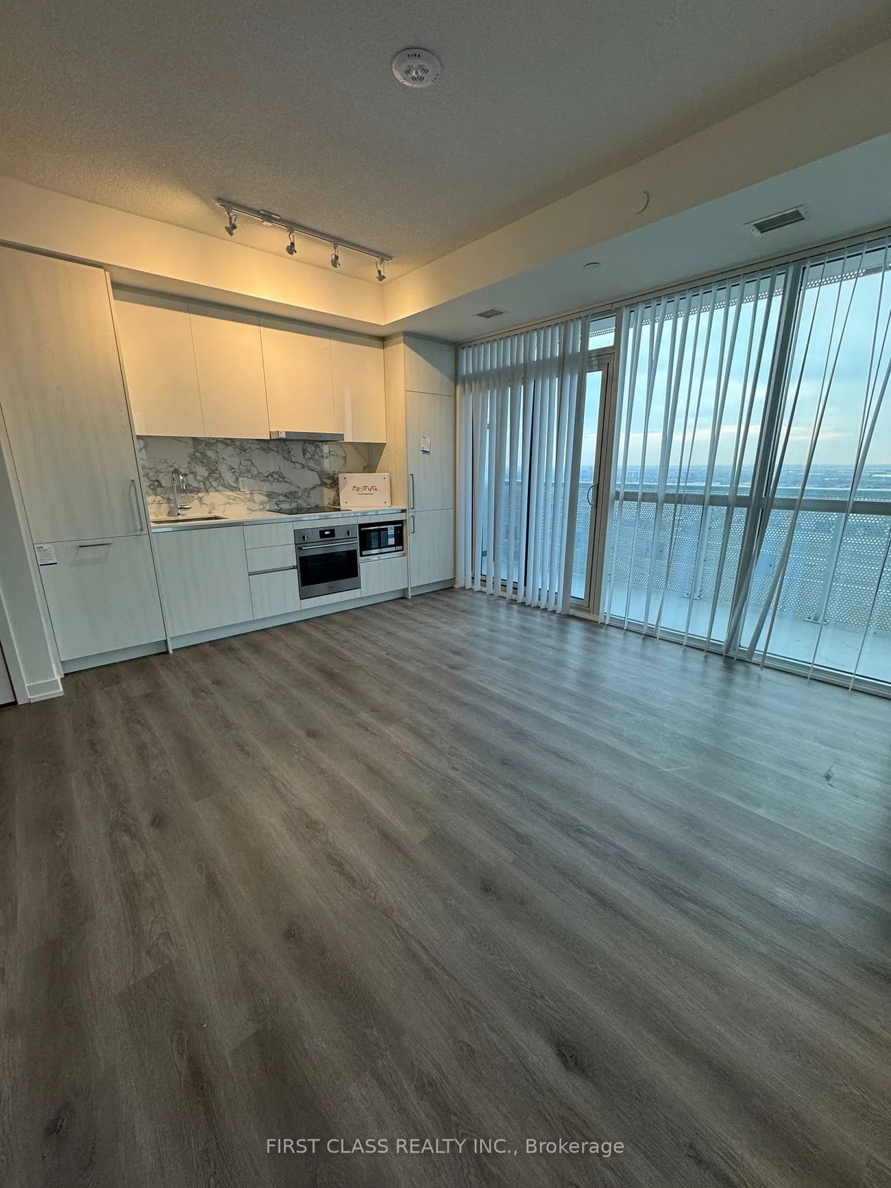 225, Commerce, Vaughan Corporate Centre, Vaughan