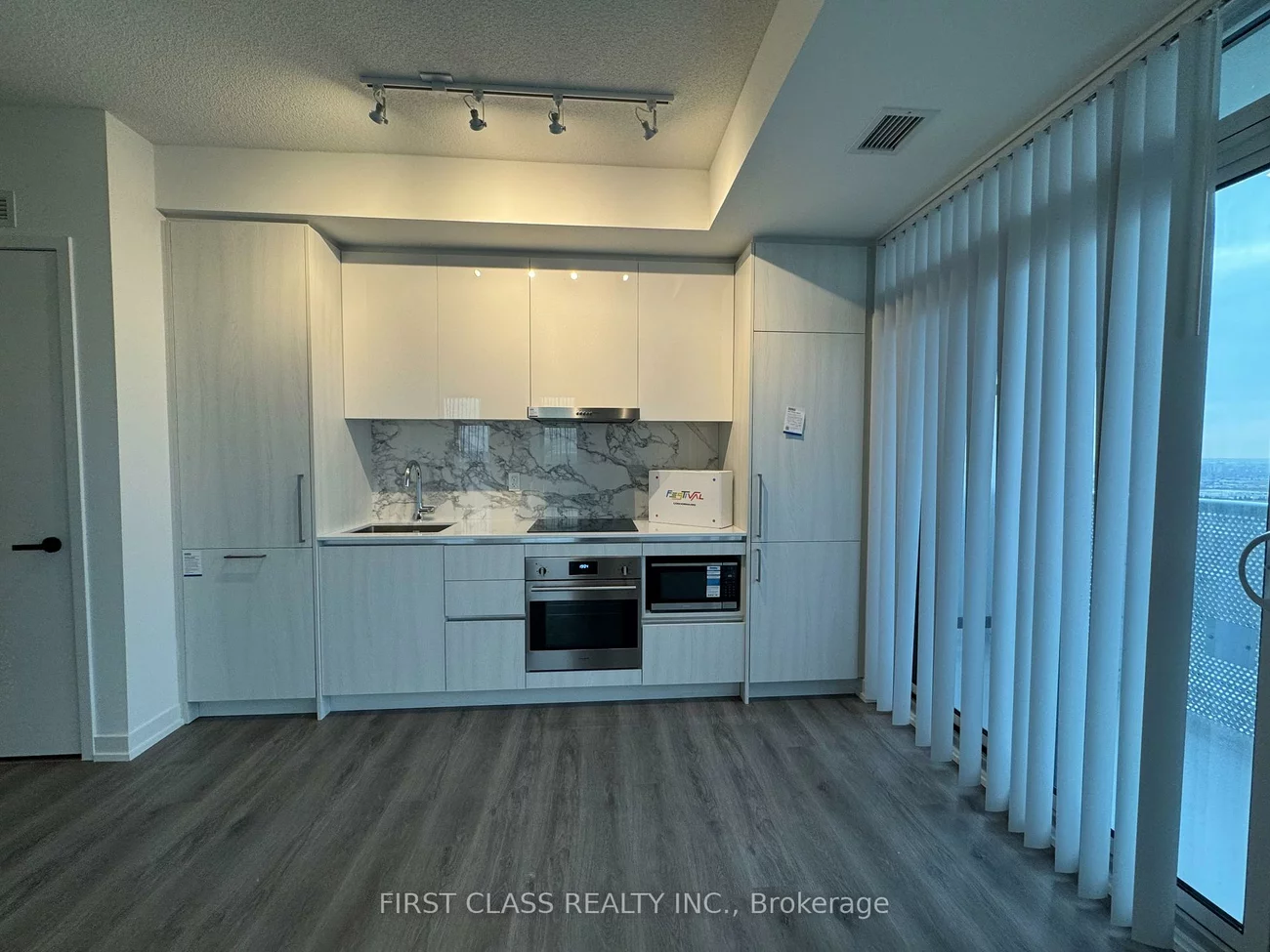 225, Commerce, Vaughan Corporate Centre, Vaughan