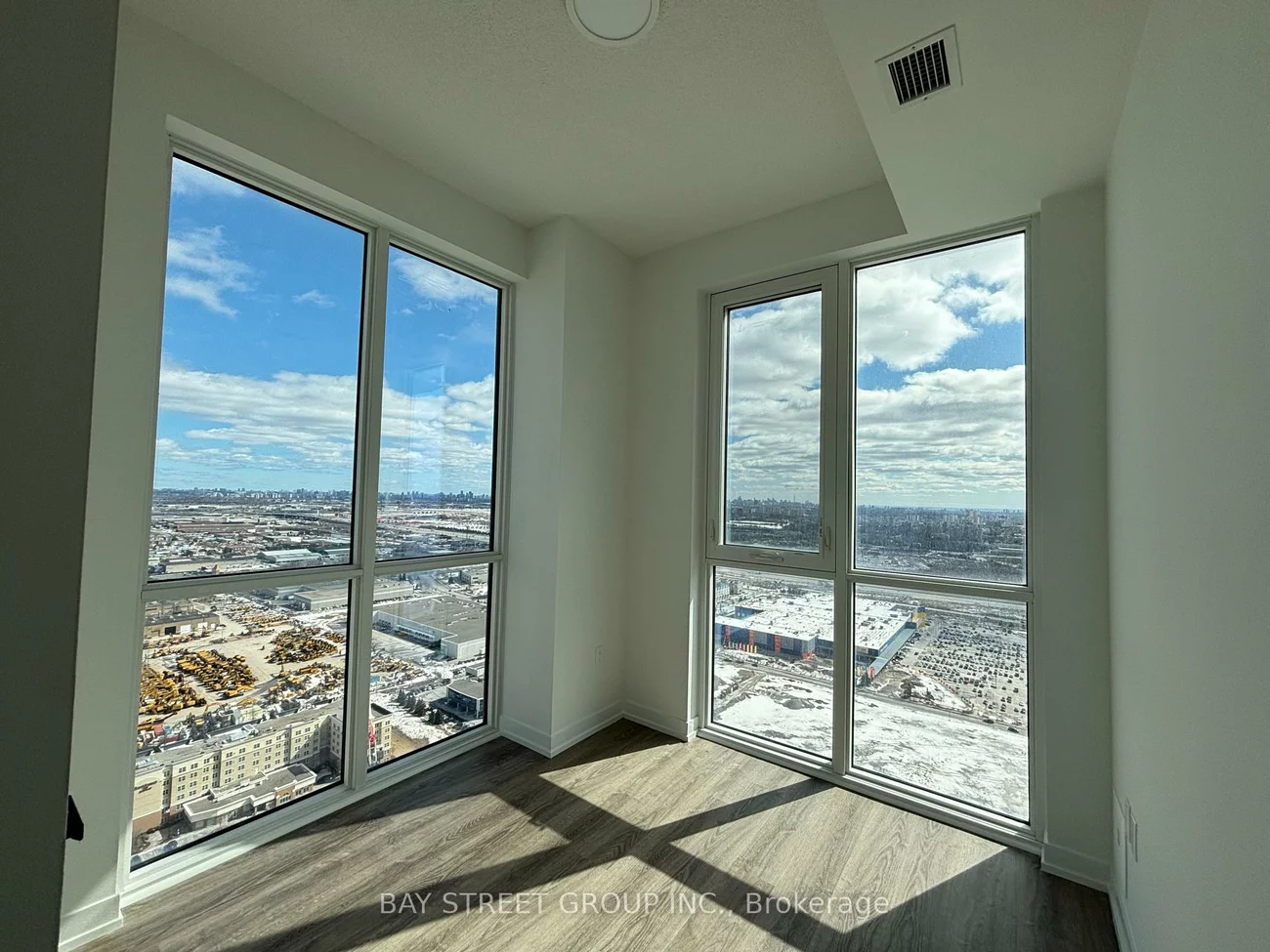 195, Commerce, Vaughan Corporate Centre, Vaughan