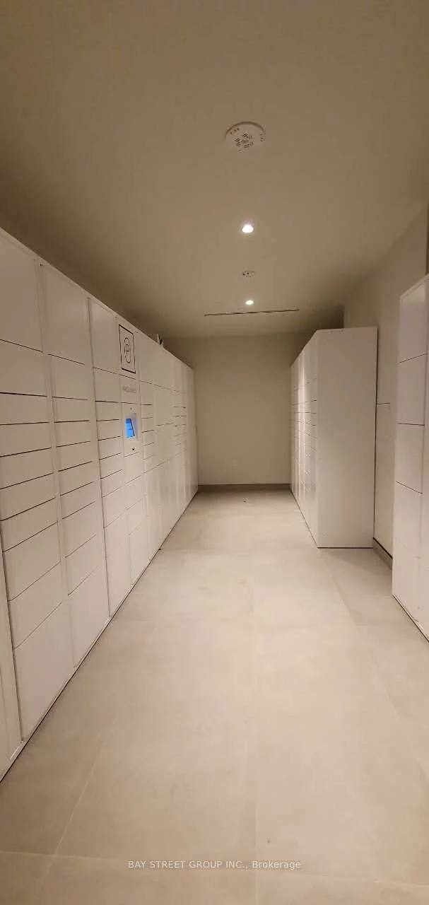 195, Commerce, Vaughan Corporate Centre, Vaughan