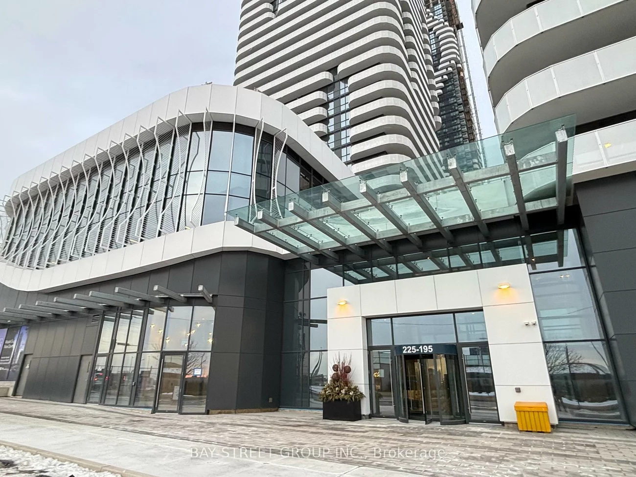 195, Commerce, Vaughan Corporate Centre, Vaughan