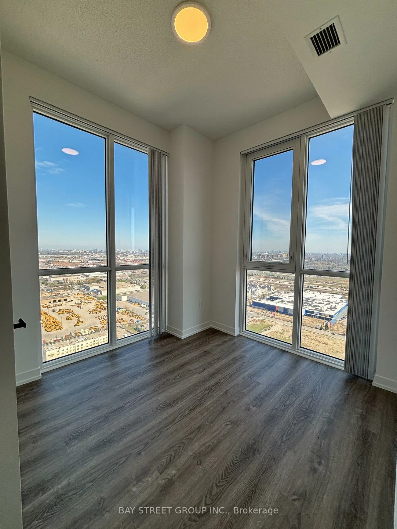 195, Commerce, Vaughan Corporate Centre, Vaughan