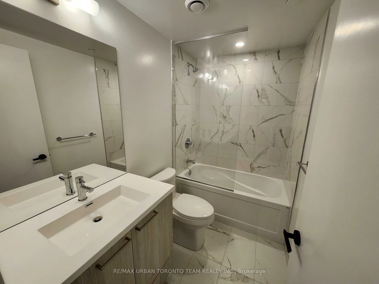 225, Commerce St, Vaughan Corporate Centre, Vaughan