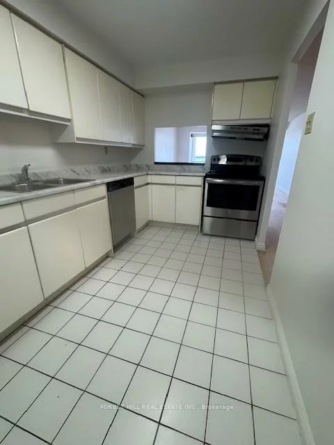 7300, Yonge, Crestwood-Springfarm-Yorkhill, Vaughan