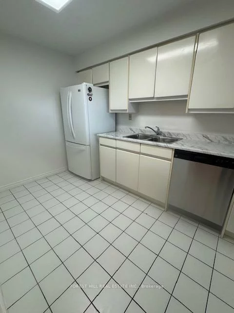 7300, Yonge, Crestwood-Springfarm-Yorkhill, Vaughan