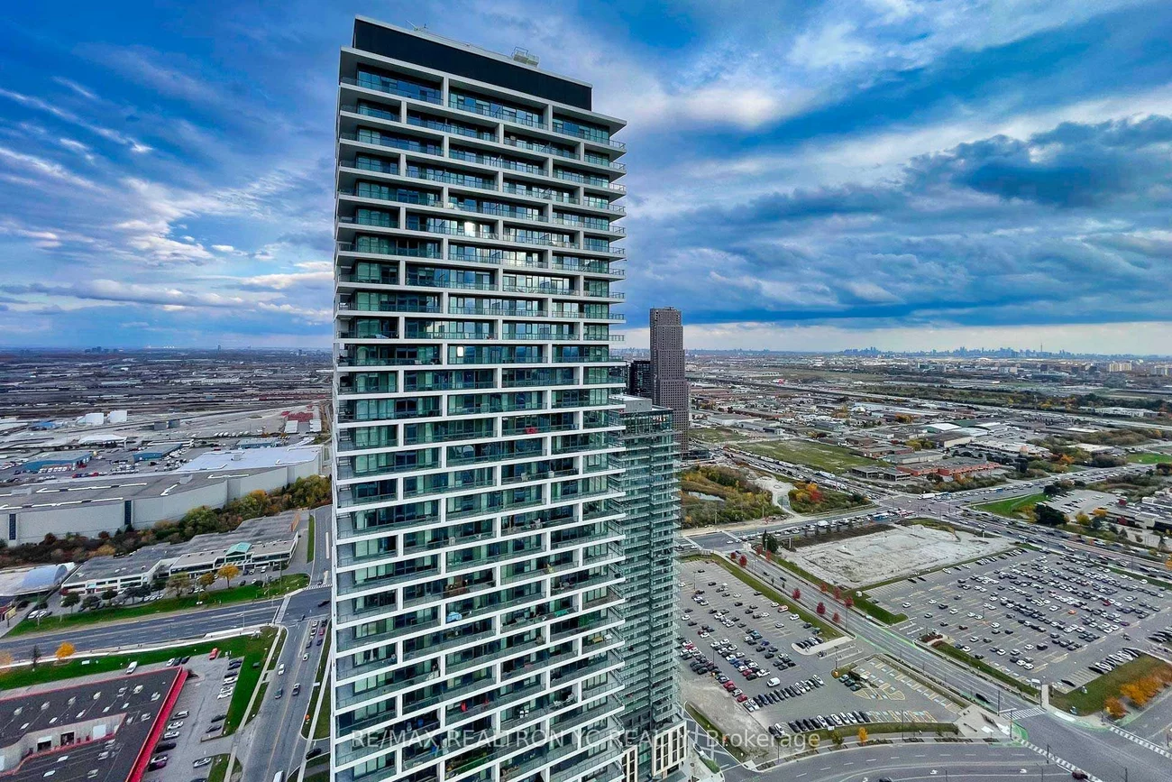898, Portage, Vaughan Corporate Centre, Vaughan