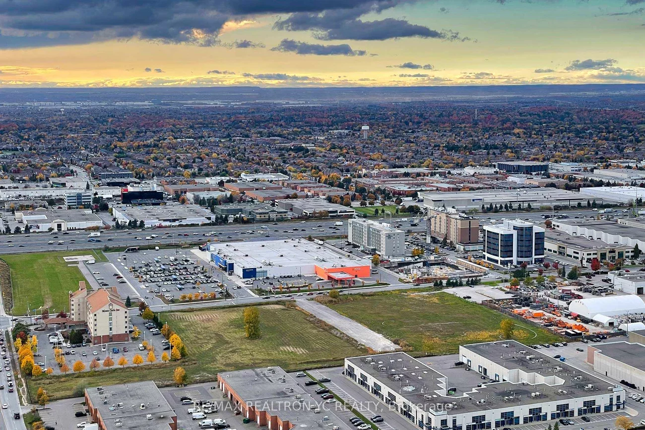 898, Portage, Vaughan Corporate Centre, Vaughan