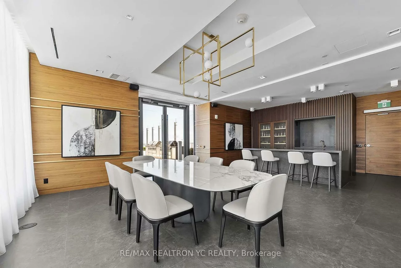898, Portage, Vaughan Corporate Centre, Vaughan