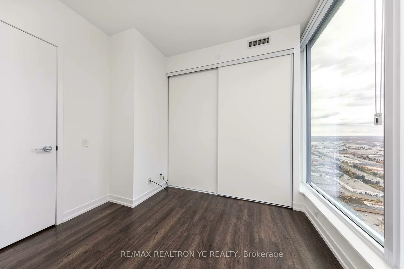 898, Portage, Vaughan Corporate Centre, Vaughan