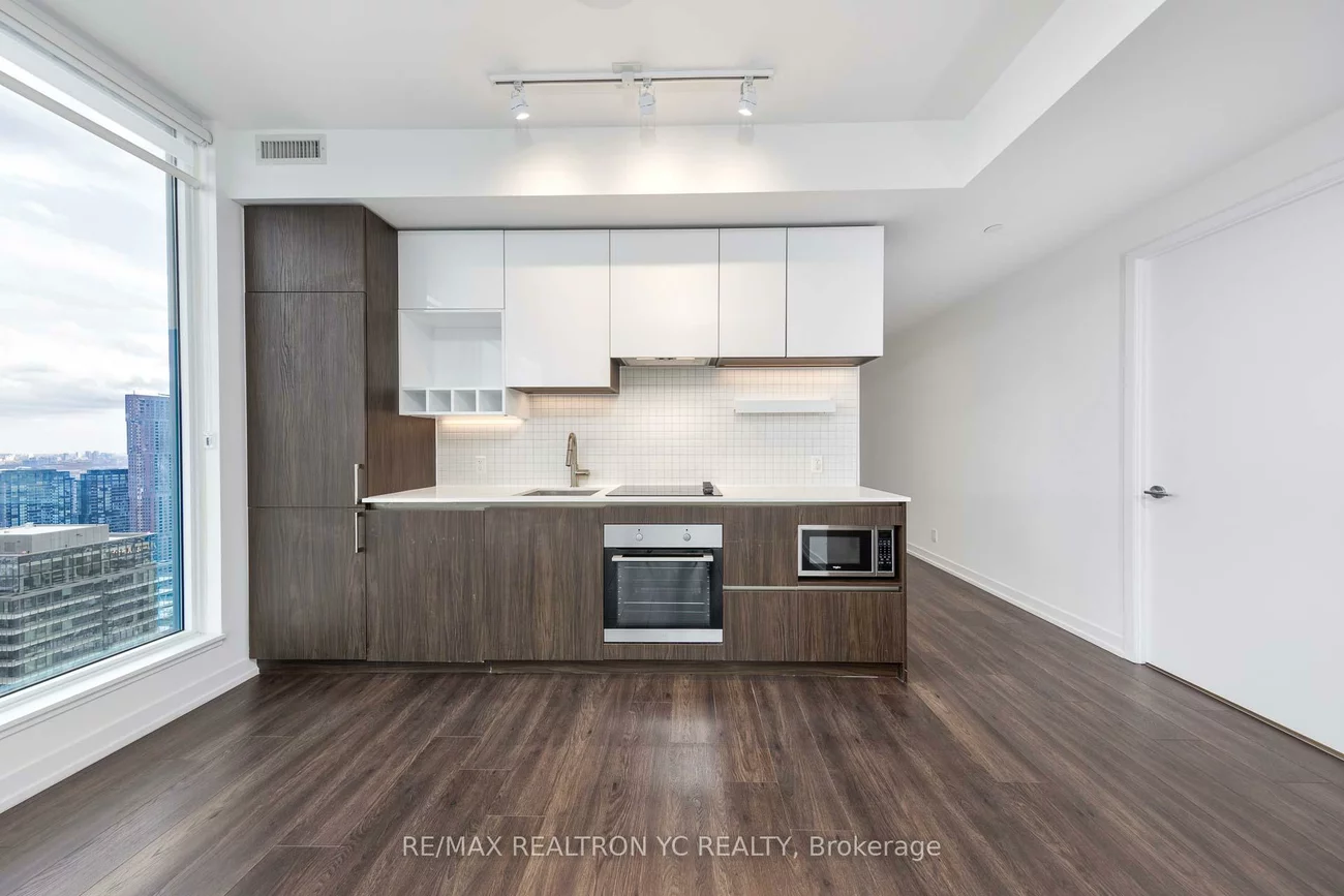 898, Portage, Vaughan Corporate Centre, Vaughan