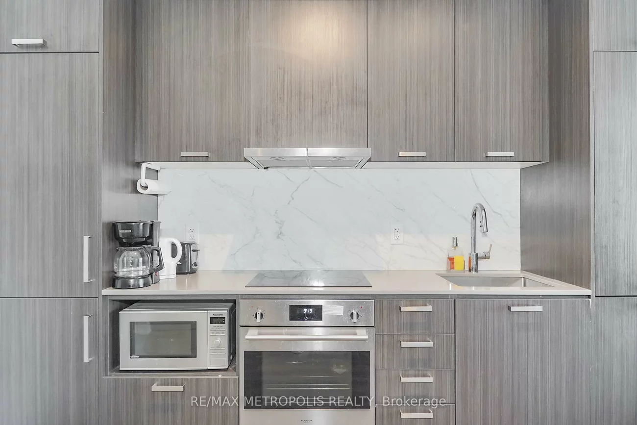 10, Honeycrisp, Vaughan Corporate Centre, Vaughan