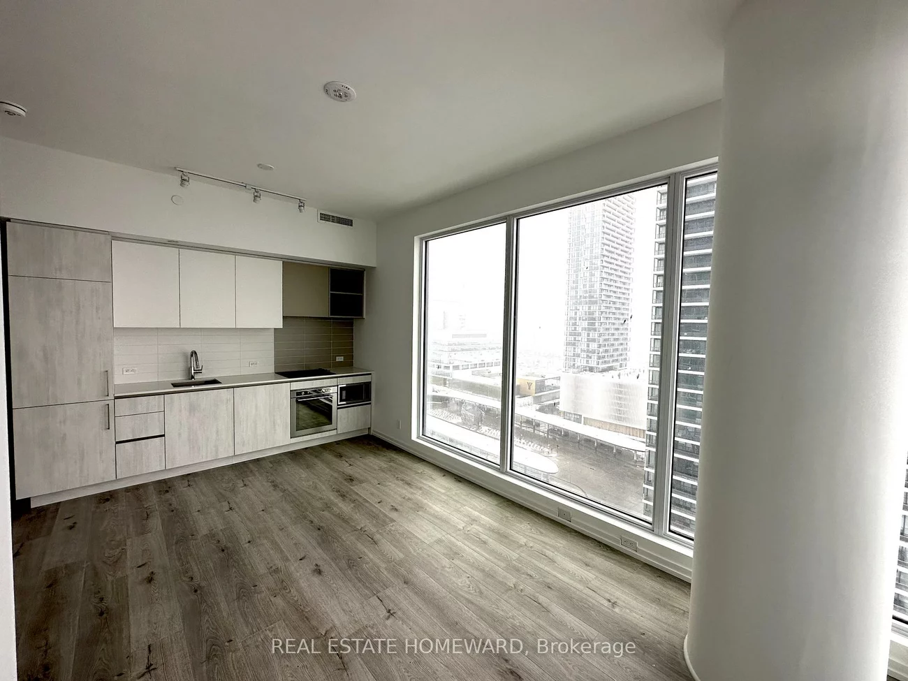 1000, Portage, Vaughan Corporate Centre, Vaughan