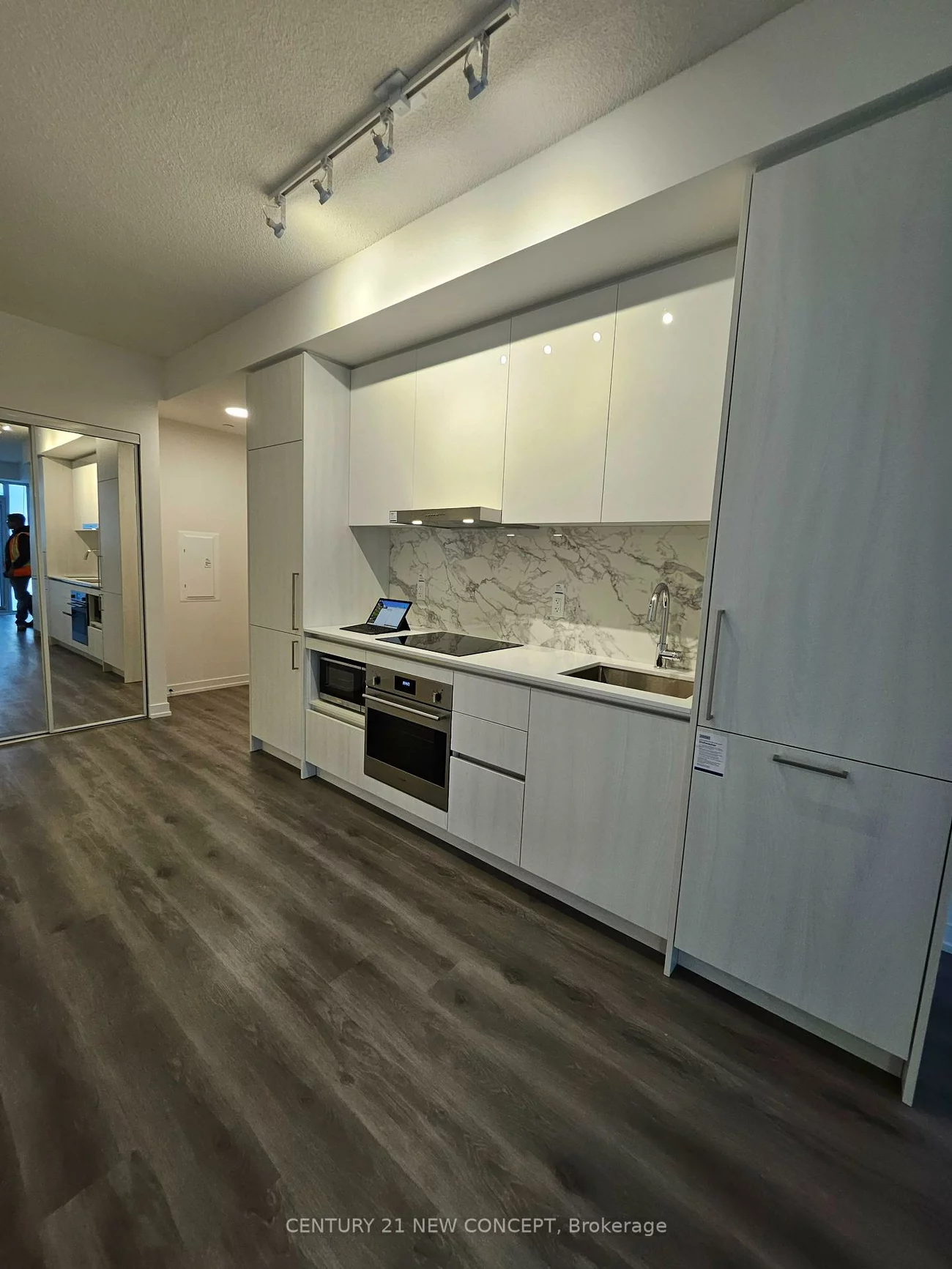 225, Commerce, Vaughan Corporate Centre, Vaughan
