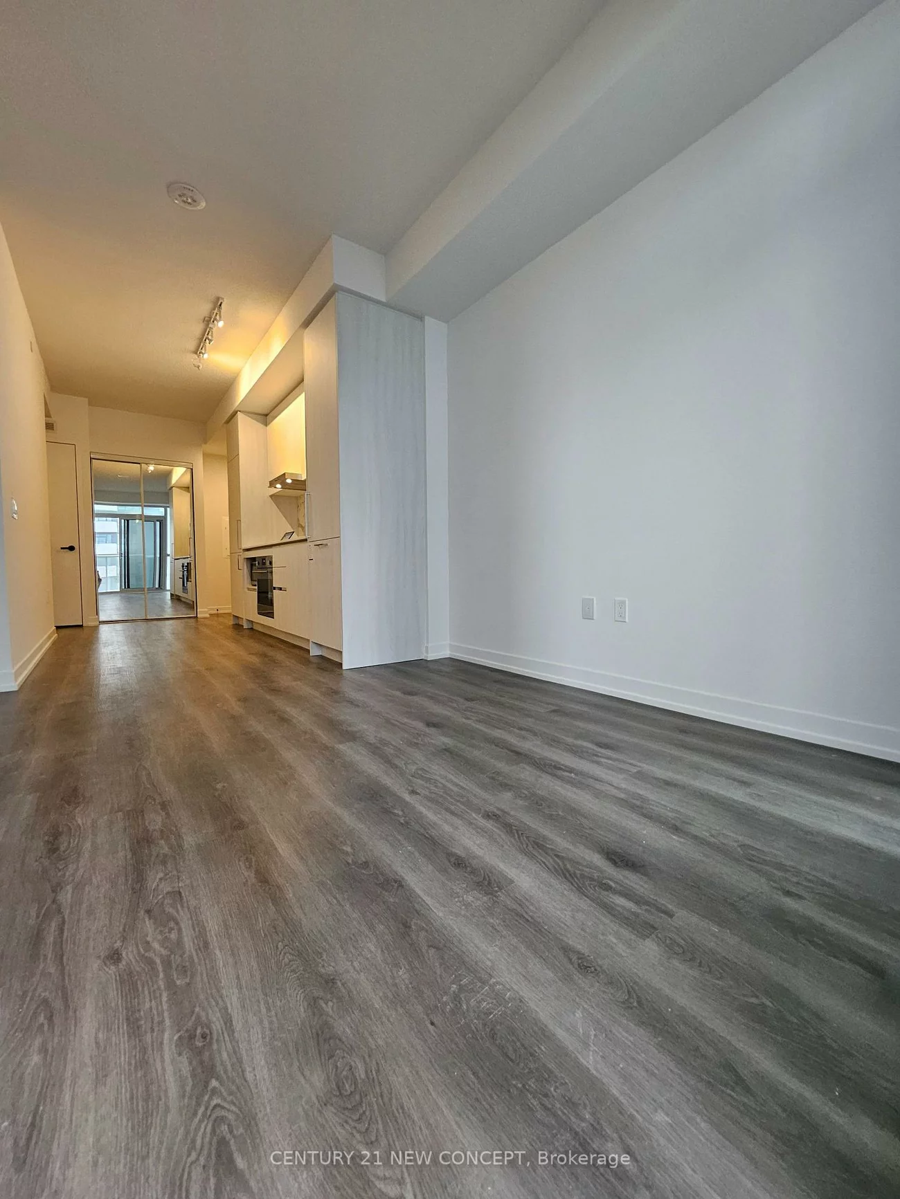 225, Commerce, Vaughan Corporate Centre, Vaughan