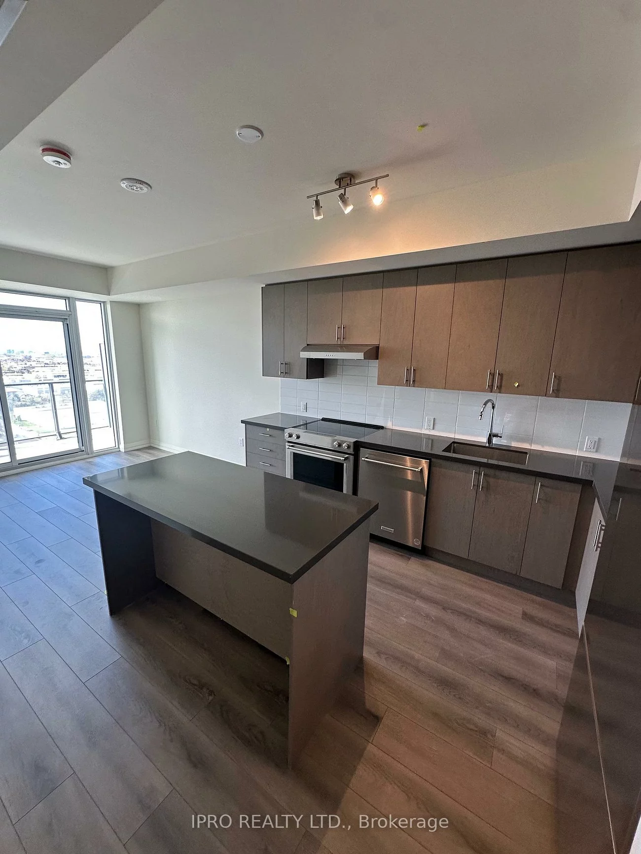 8960, Jane, Concord, Vaughan