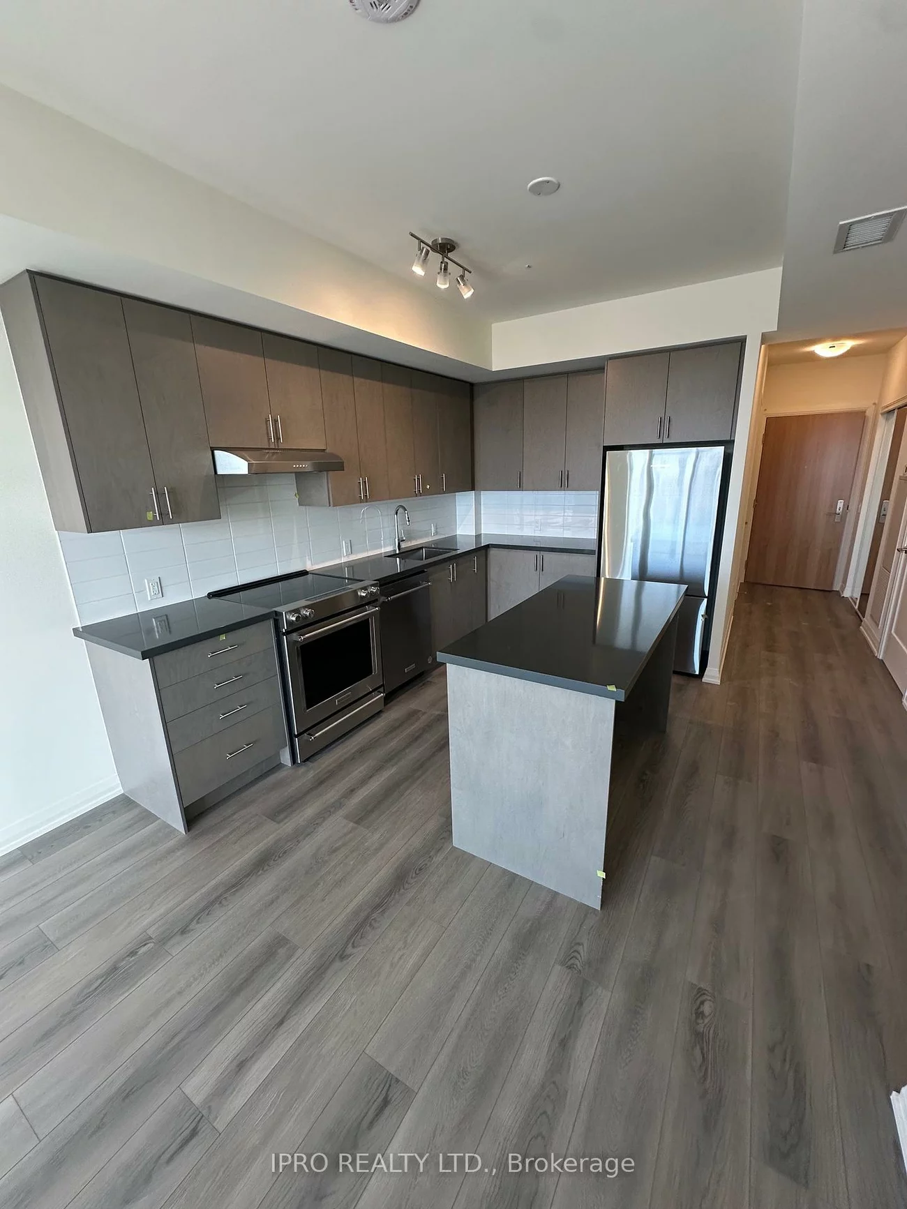 8960, Jane, Concord, Vaughan