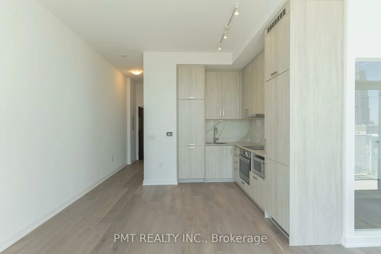 60, Honeycrisp, Vaughan Corporate Centre, Vaughan