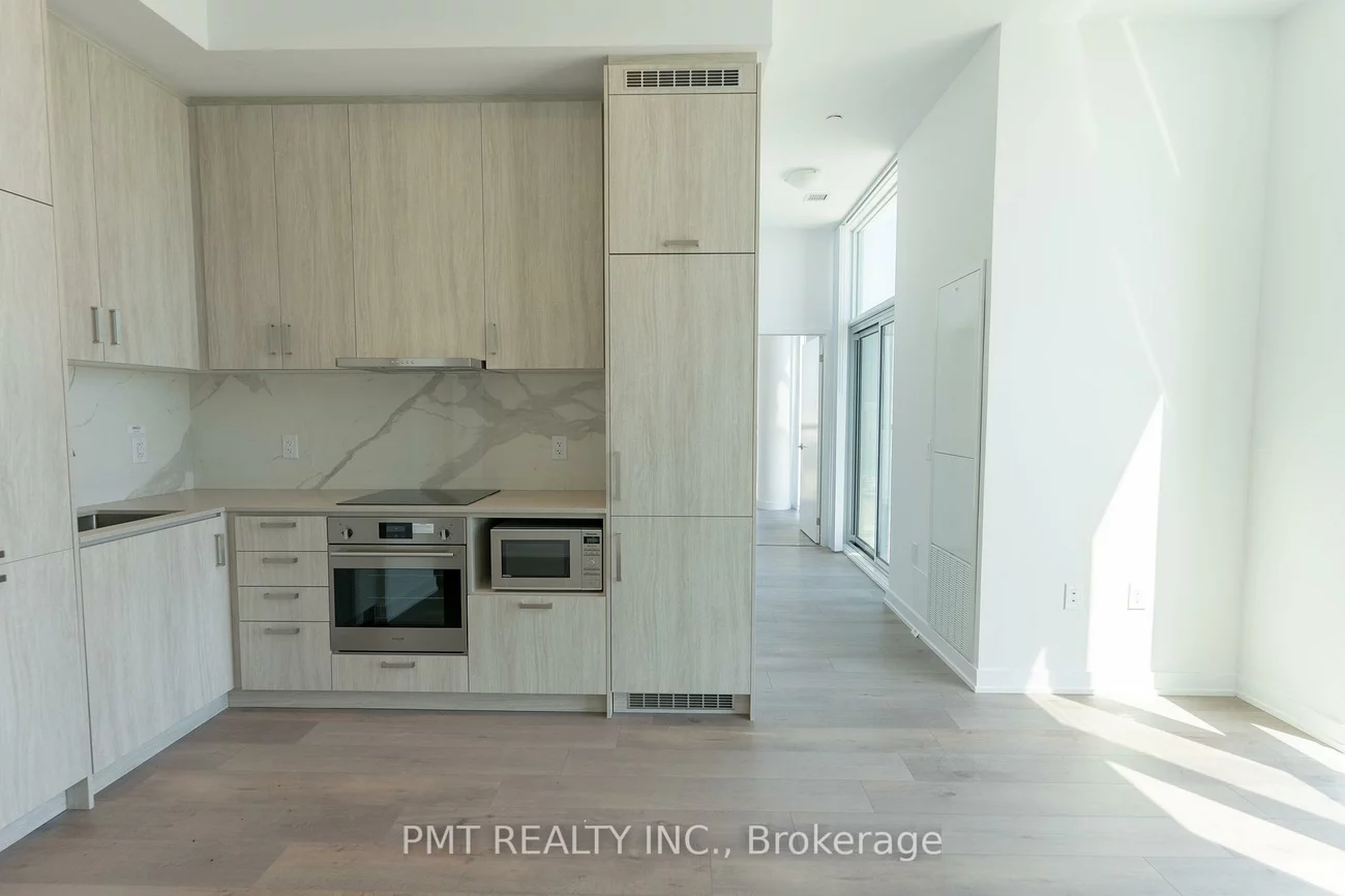 60, Honeycrisp, Vaughan Corporate Centre, Vaughan
