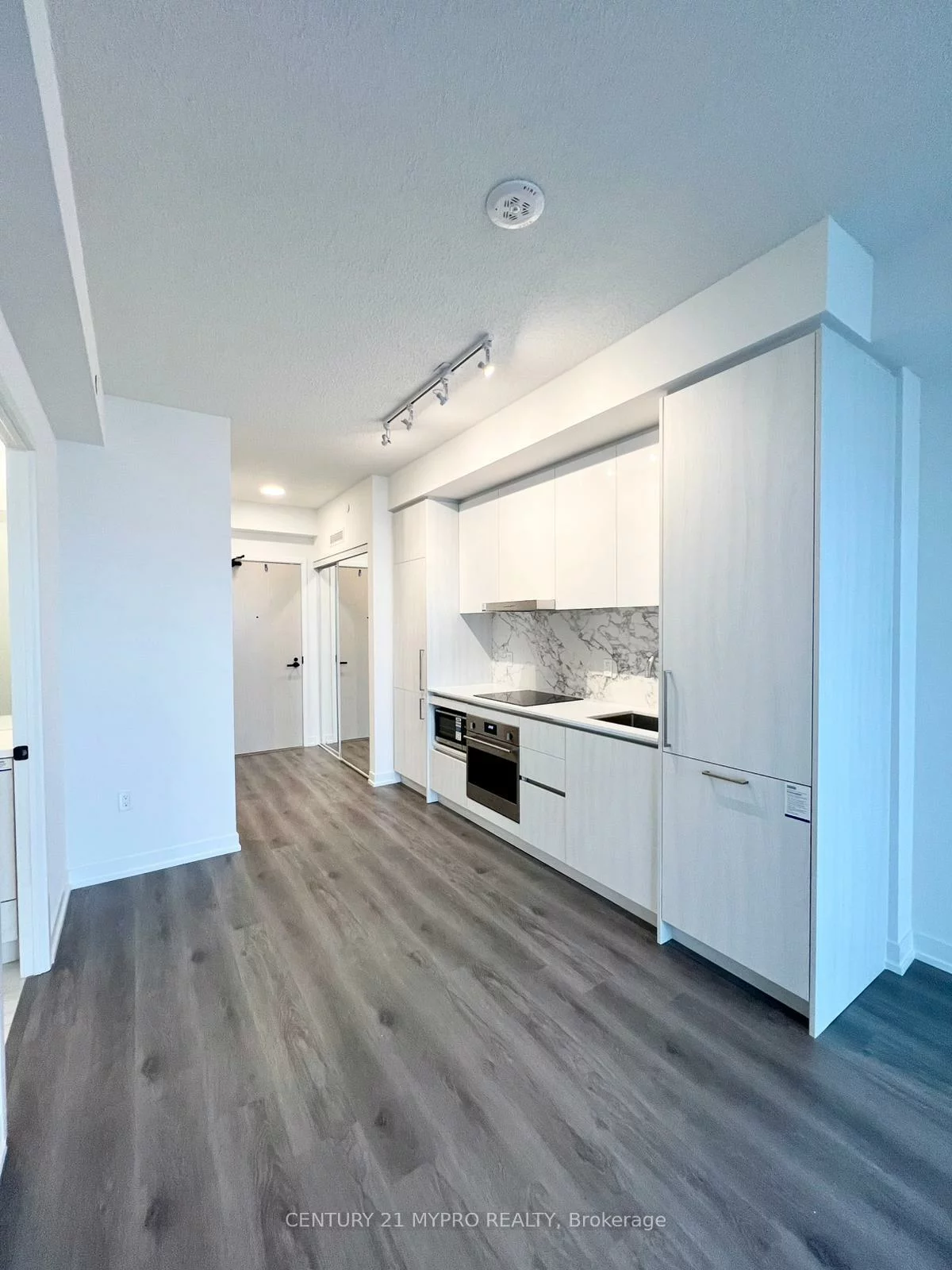 225, Commerce, Vaughan Corporate Centre, Vaughan