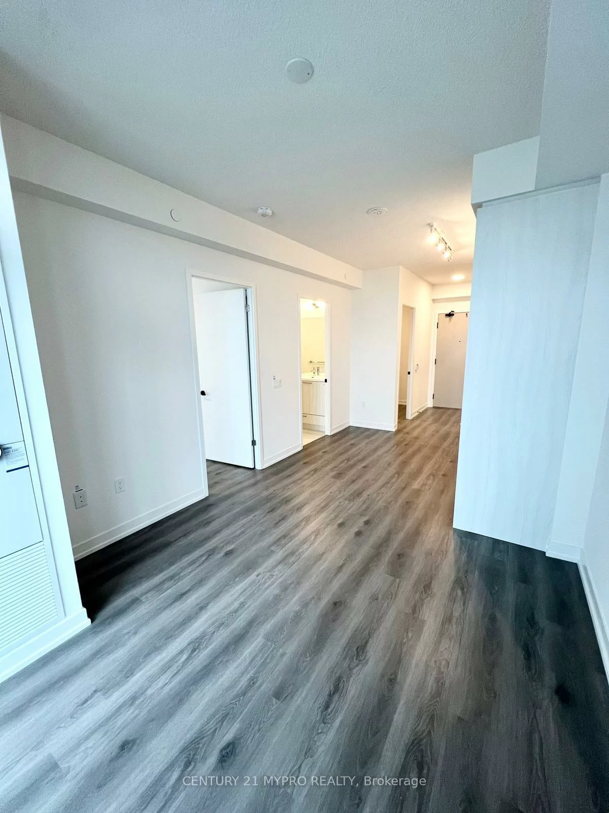 225, Commerce, Vaughan Corporate Centre, Vaughan