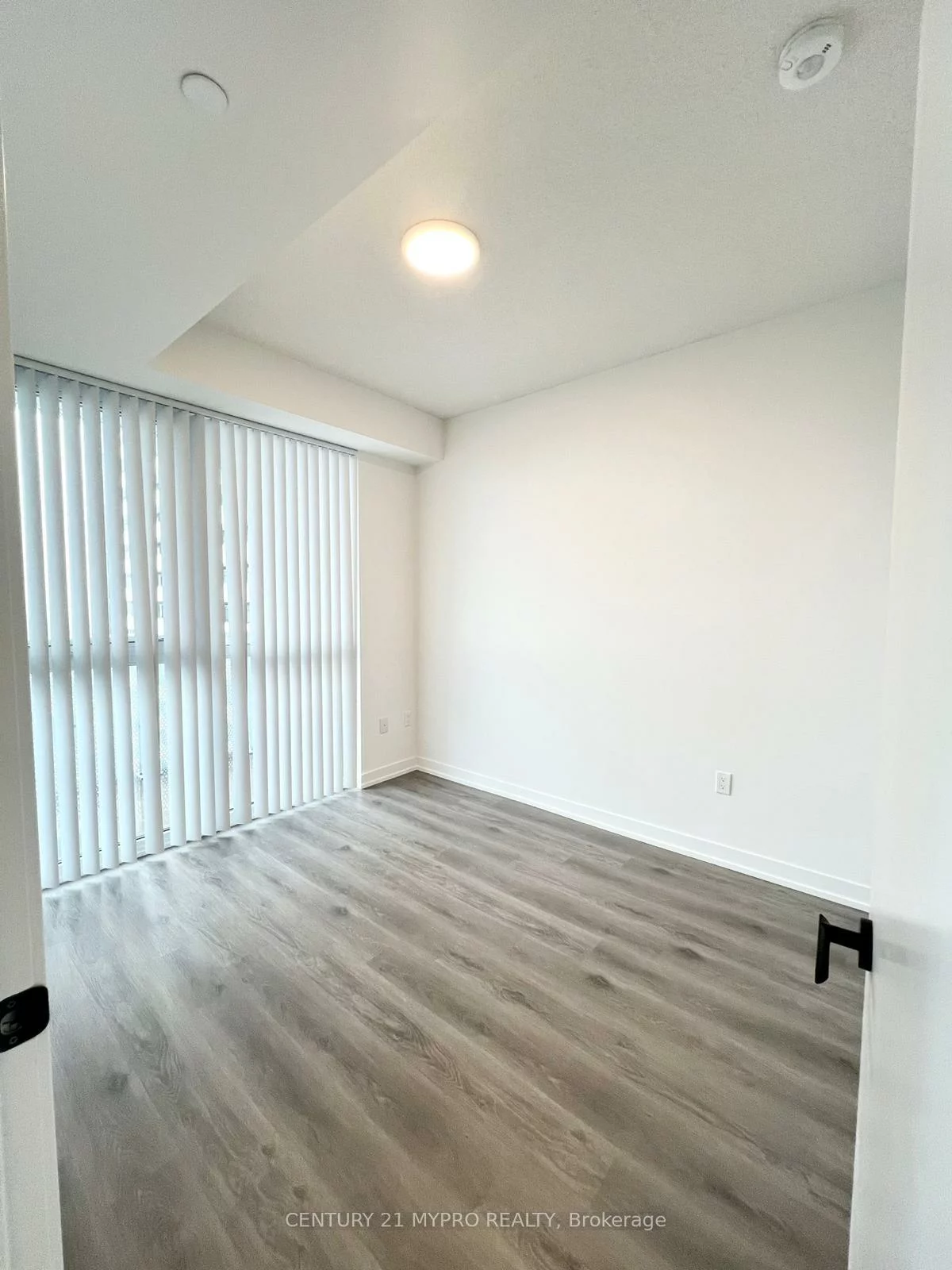 225, Commerce, Vaughan Corporate Centre, Vaughan