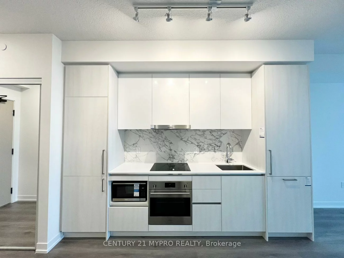 225, Commerce, Vaughan Corporate Centre, Vaughan